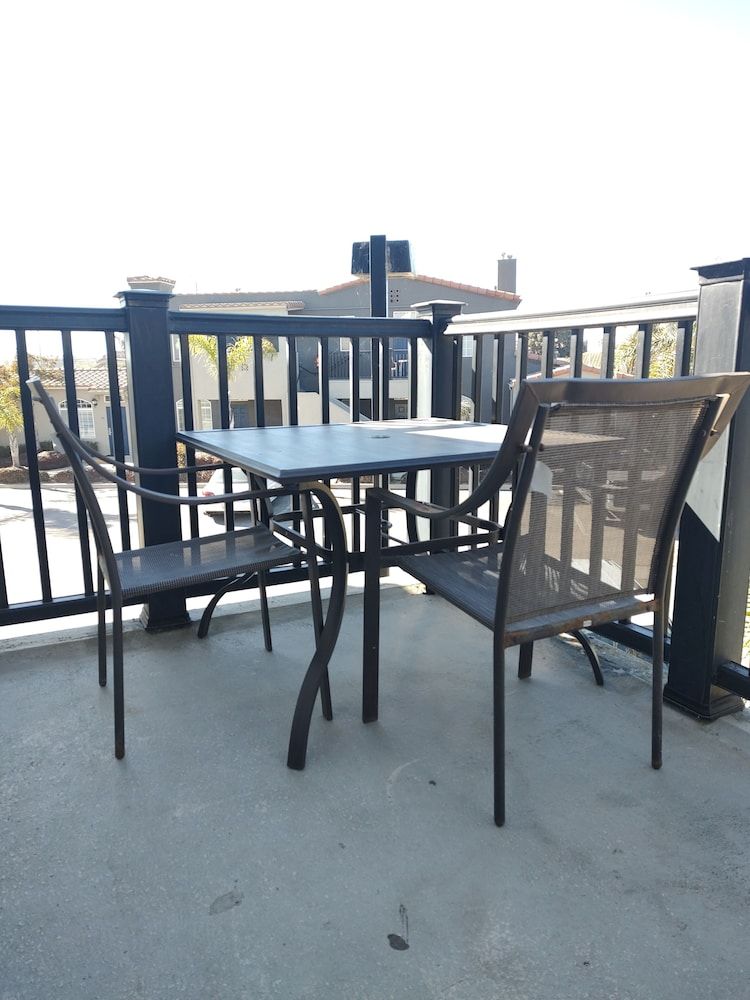 Condo2 408