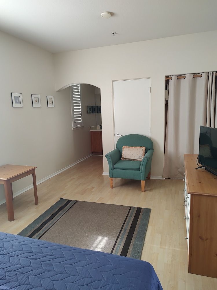 Condo2 204