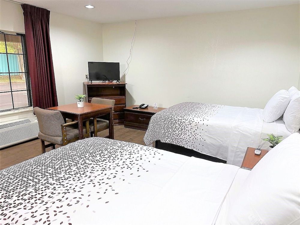 Budget Inn Standard Double Room, 2 Double Beds, Smoking 3