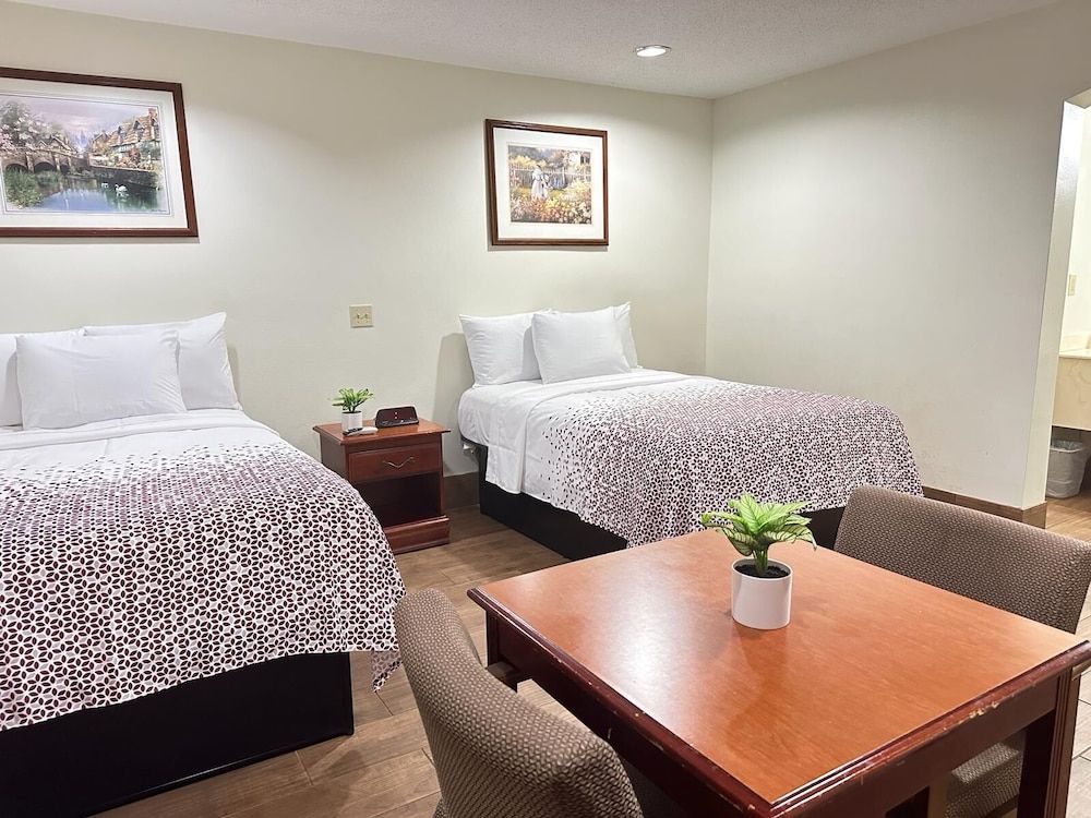 Budget Inn Standard Double Room, 2 Double Beds, Smoking 5