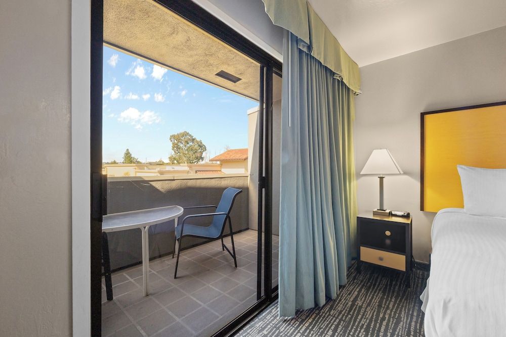 Best Western Petaluma Inn Suite, 2 Queen Beds, Non Smoking, Kitchen (Separate Living Room) 8