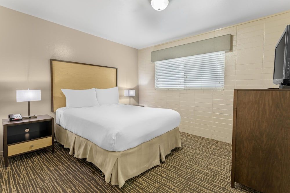 Best Western Petaluma Inn Suite, 2 Queen Beds, Non Smoking, Kitchen (Separate Living Room) 3