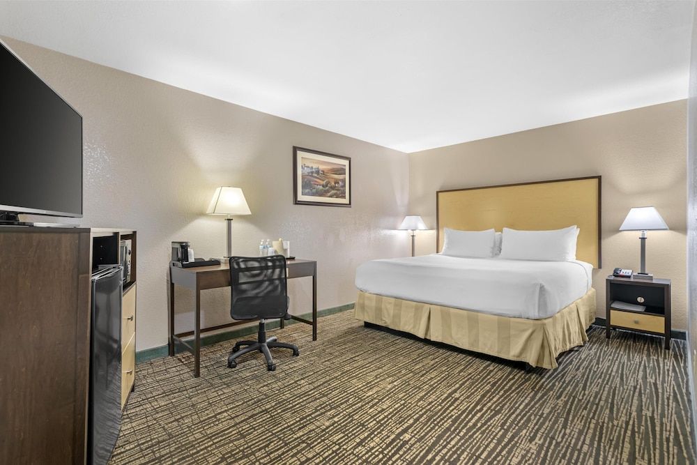 Best Western Petaluma Inn Standard Room, 1 Queen Bed, Non Smoking, Microwave