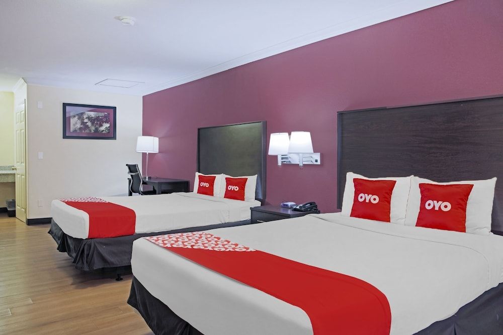 OYO Hotel McAllen Airport South Premium Room, 2 Queen Beds 5