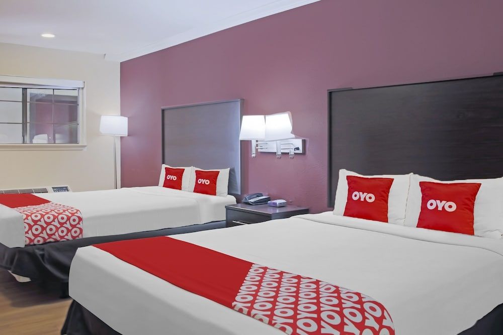 OYO Hotel McAllen Airport South Premium Room, 2 Queen Beds 4