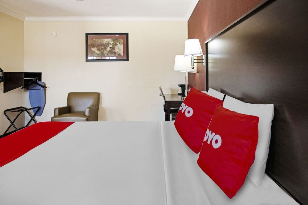 OYO Hotel McAllen Airport South Suite, 1 Bedroom 2