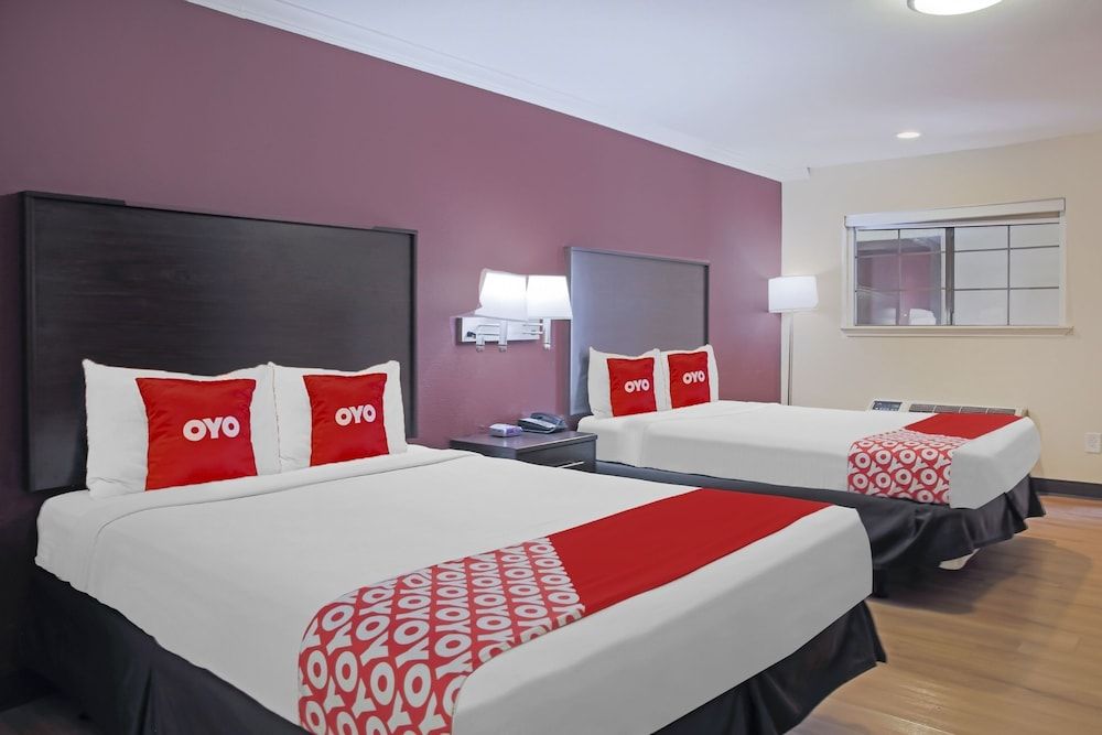 OYO Hotel McAllen Airport South Premium Room, 2 Queen Beds 2