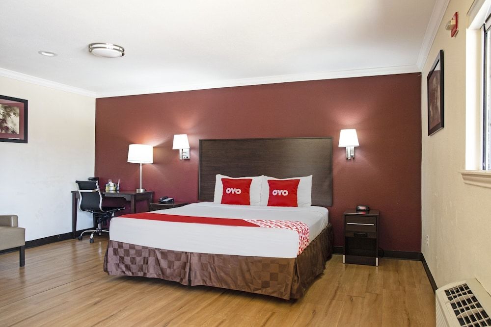 OYO Hotel McAllen Airport South Suite, 1 Bedroom 3