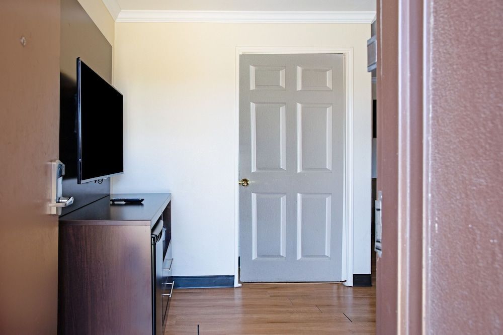 OYO Hotel McAllen Airport South Suite, 1 Bedroom 8