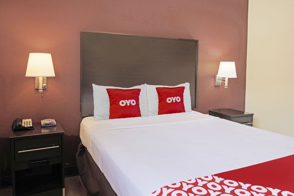 OYO Hotel McAllen Airport South Suite, 2 Bedrooms 2