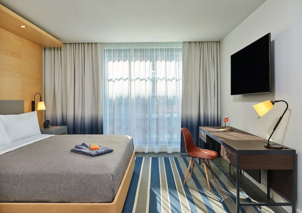 Room, 1 King Bed, Accessible, Bathtub (Hearing Acc)
