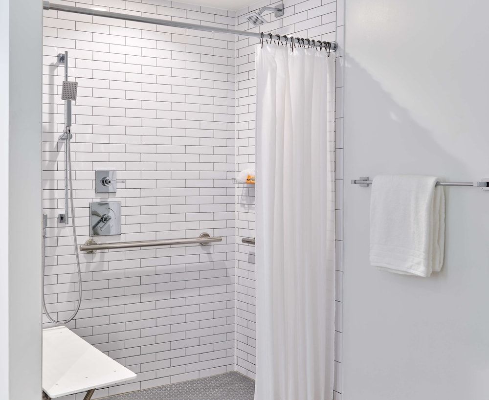 Suite, 1 Bedroom, Accessible (Roll-In Shower)