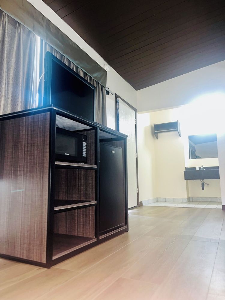 Del Aire Inn Standard Room, 1 King Bed 12