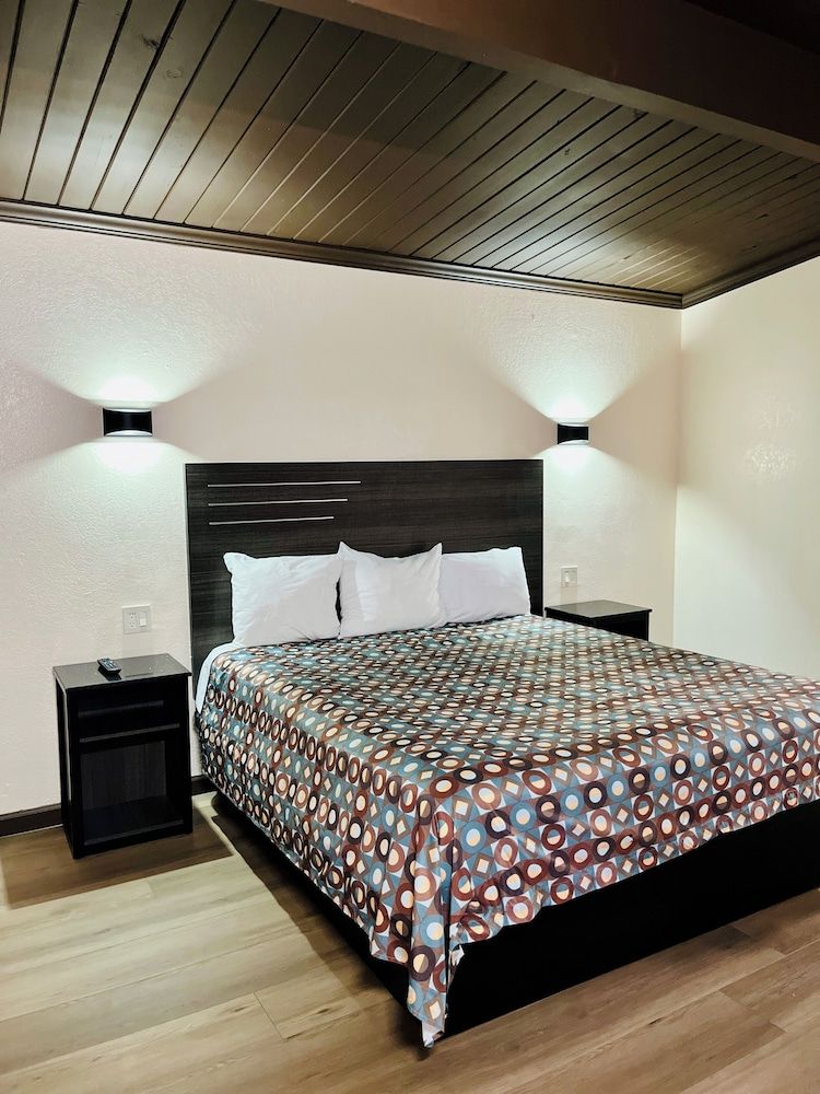 Del Aire Inn Standard Room, 1 King Bed 4