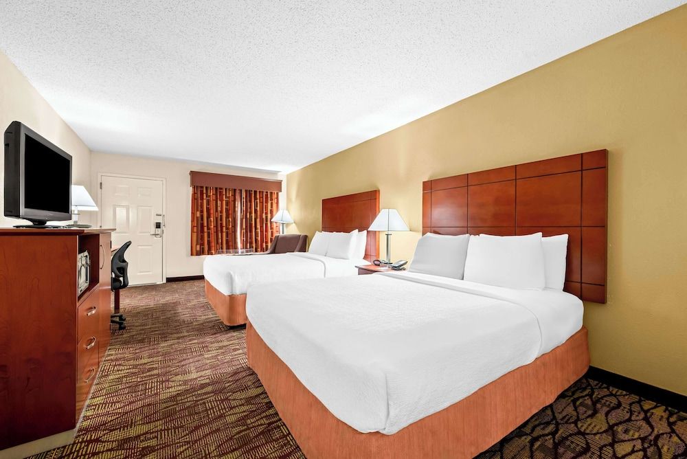 Best Western Inn Standard Room, 2 Queen Beds, Smoking, Refrigerator & Microwave 2