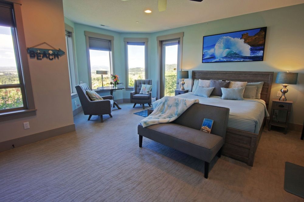 Bella Collina Bed & Breakfast Honeymoon Room, Private Bathroom