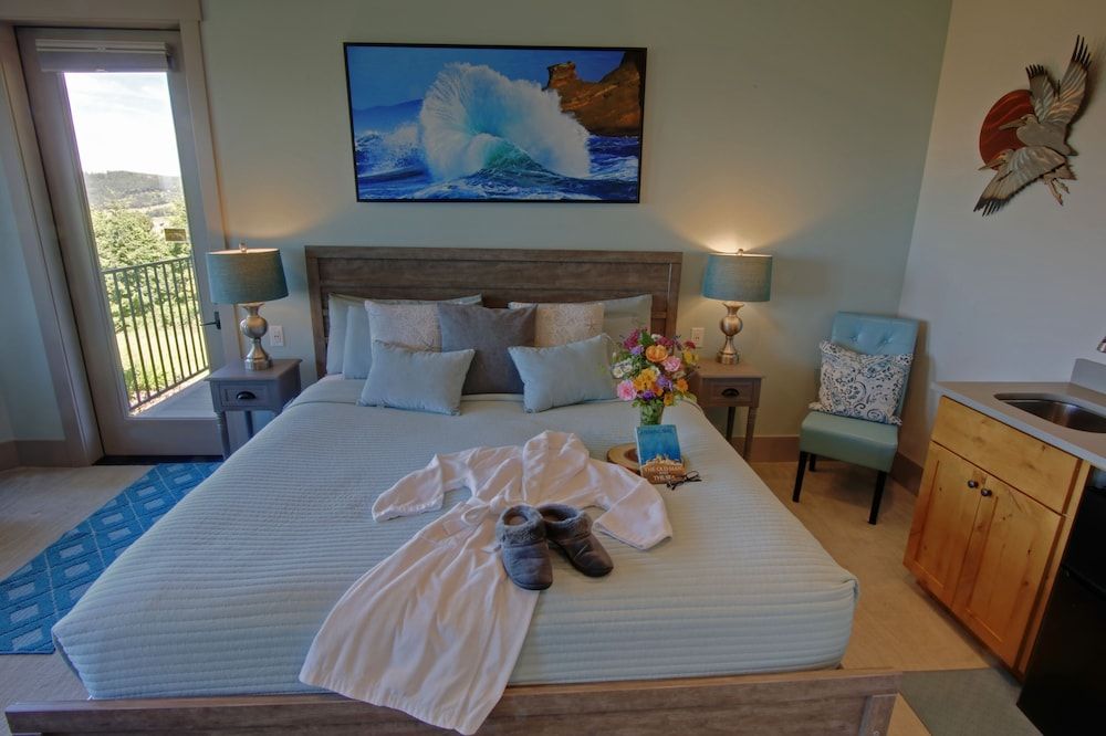 Bella Collina Bed & Breakfast Honeymoon Room, Private Bathroom 3