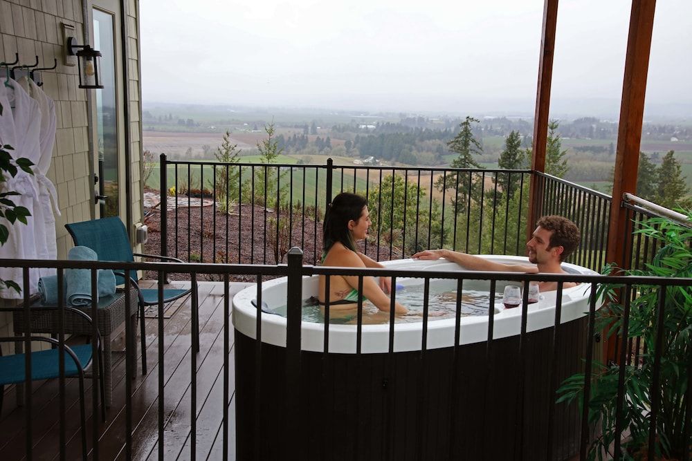 Bella Collina Bed & Breakfast Honeymoon Room, Private Bathroom 7