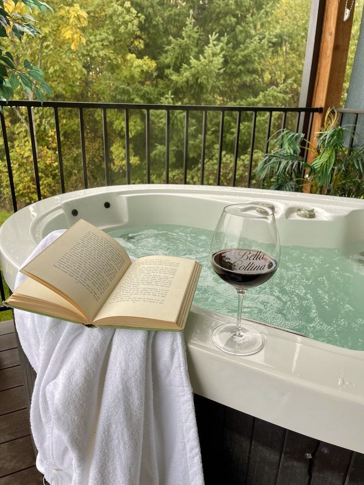 Bella Collina Bed & Breakfast Honeymoon Room, Private Bathroom 6