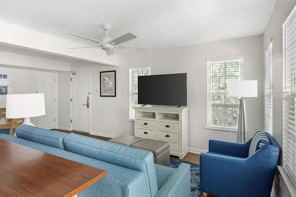 Hilton Vacation Club Beachwoods Kitty Hawk 1 Bedroom 1king or 1queen Suite with Balcony 5