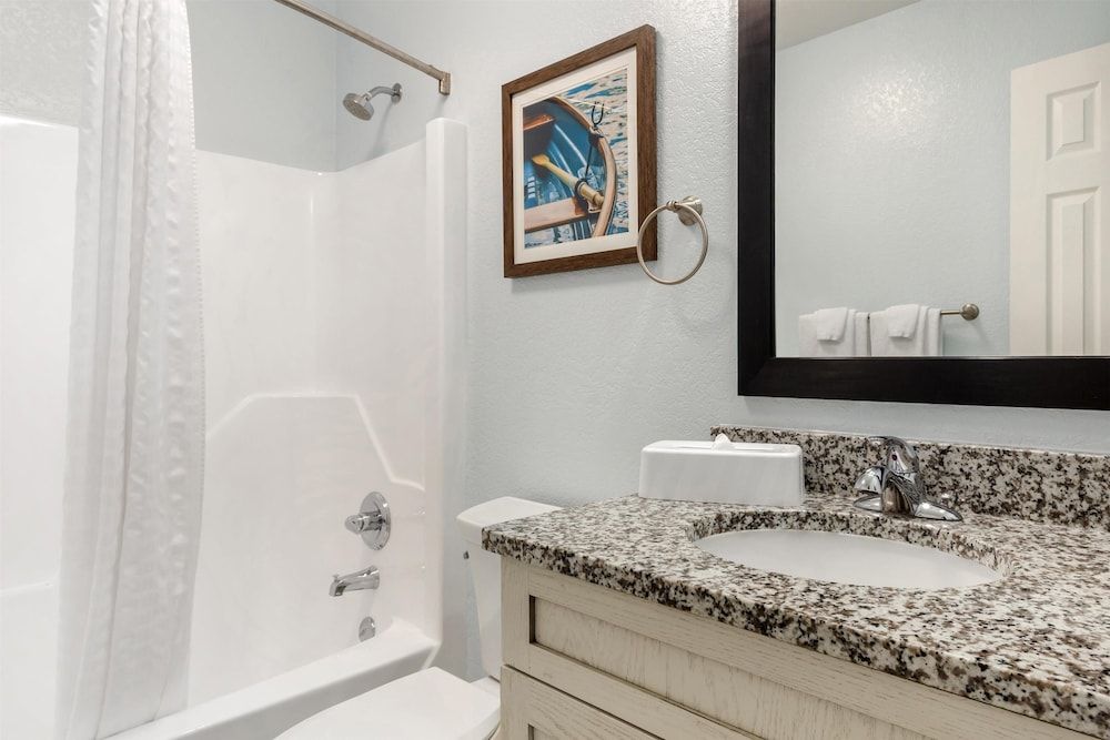 Hilton Vacation Club Beachwoods Kitty Hawk 1 Bedroom 1 King Suite with 2 Bathrooms 3