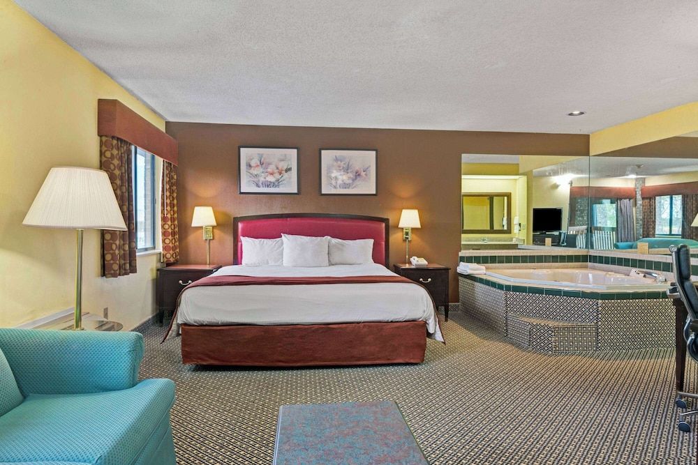 Studio Suite, 1 King Bed, Non Smoking