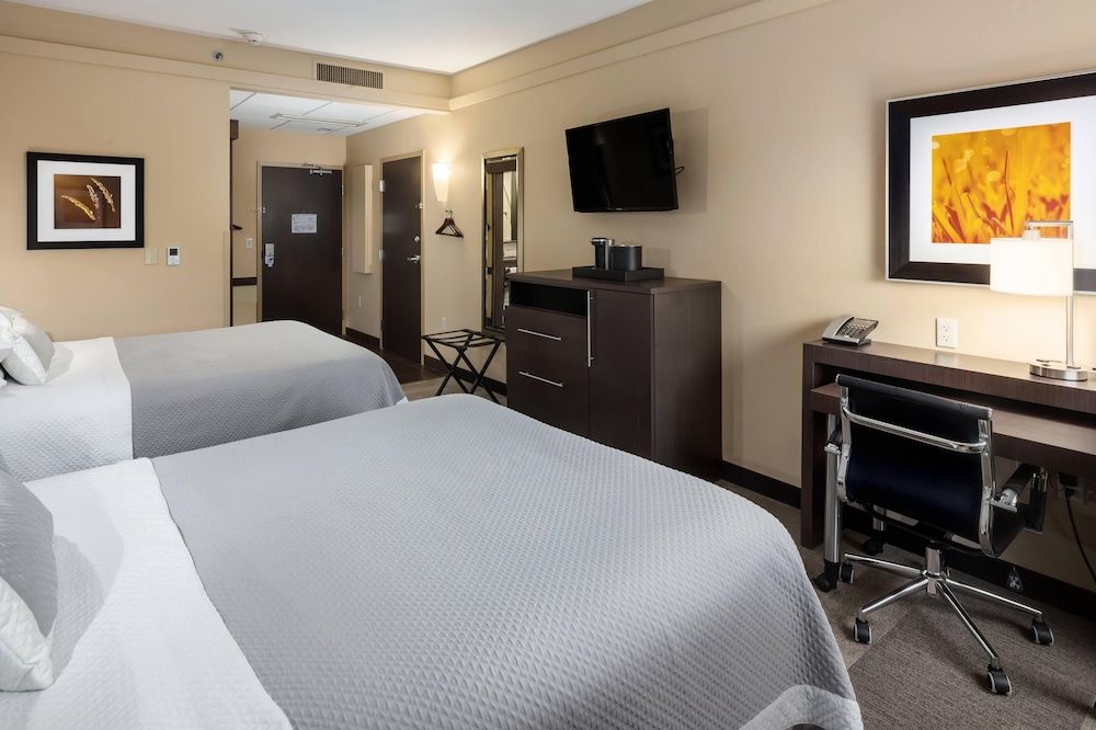 AeroStay Hotel Room, 2 Queen Beds 2