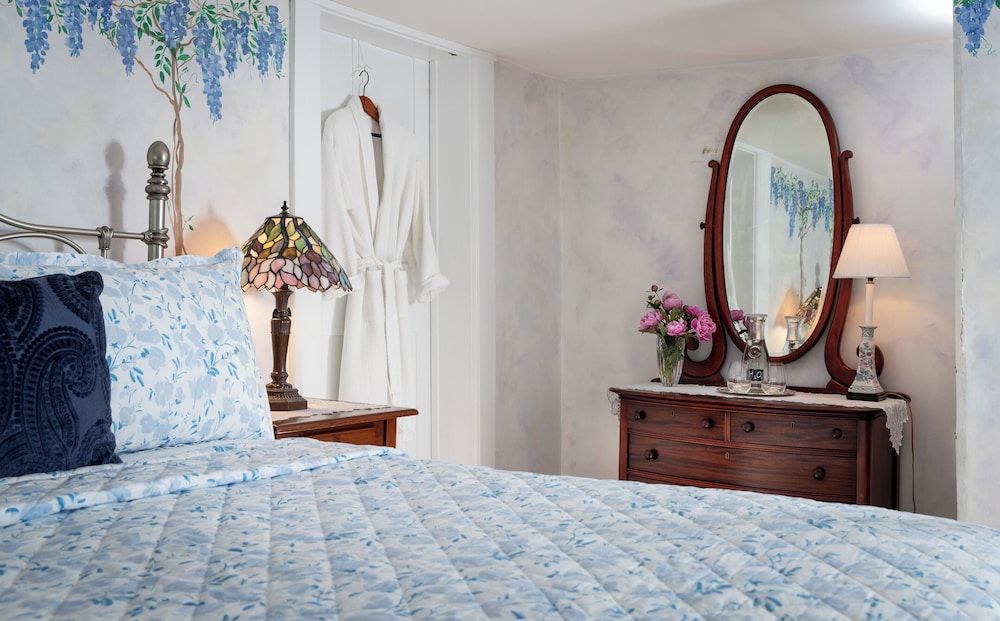 Superior Room, 1 Queen Bed, Private Bathroom (Wisteria Room)