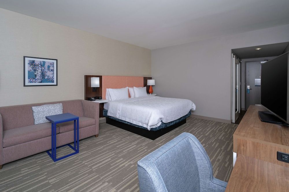 Room, 1 King Bed, Accessible (Hearing)