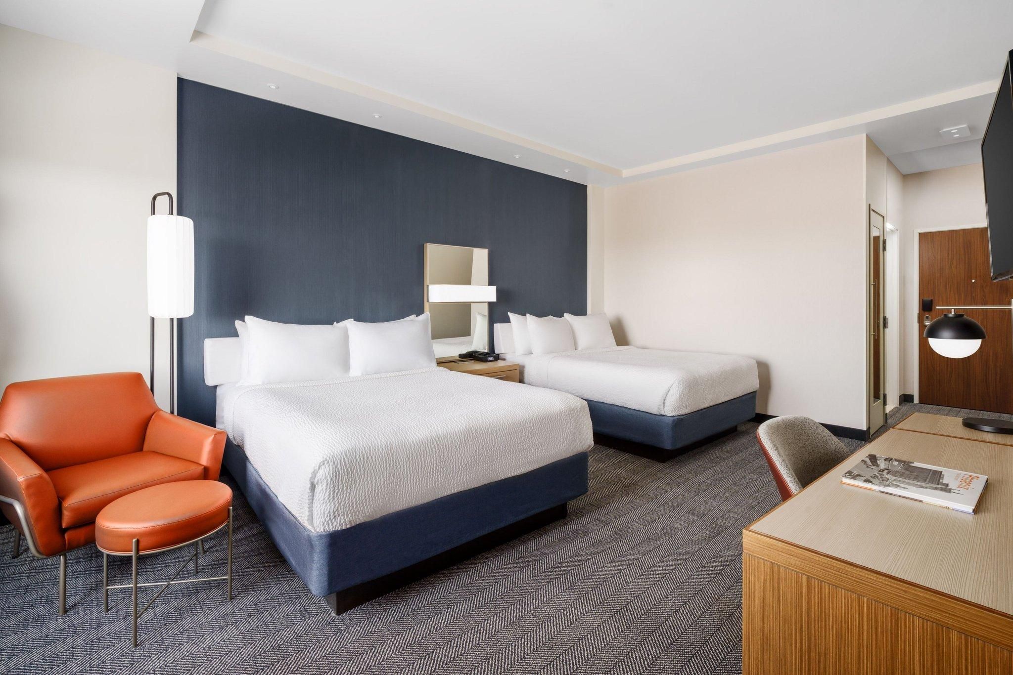 2 Queen Beds, Mobility Accessible with Bathtub