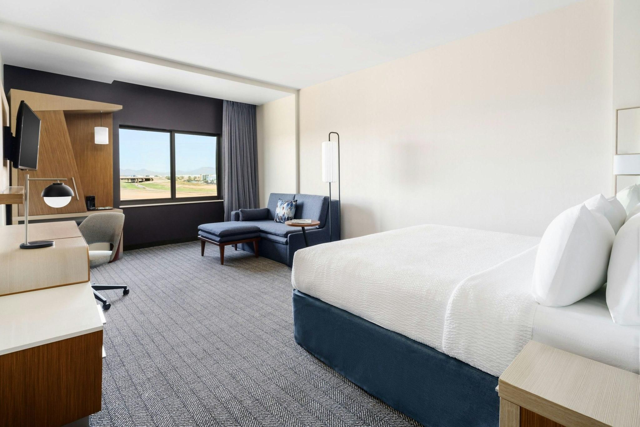 Courtyard by Marriott Phoenix Mesa Gateway Airport 1 King Bed, Partial Mountain View, Sofa bed, High Floor