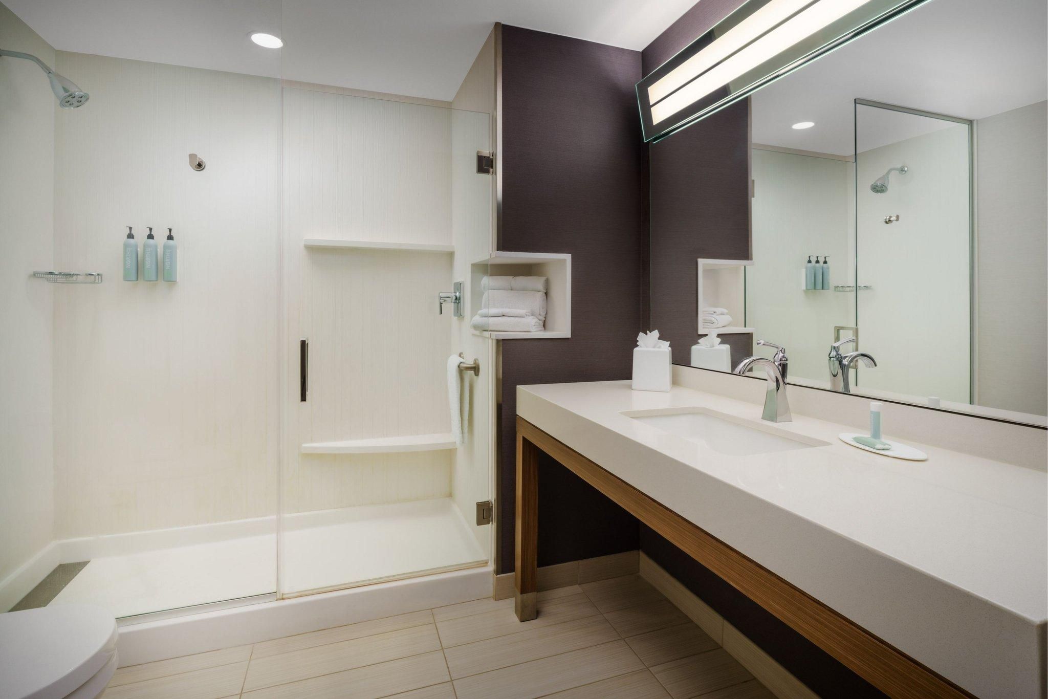 Suite, 2 Queen Beds, Sofa bed, Mobility Accessible with Bathtub