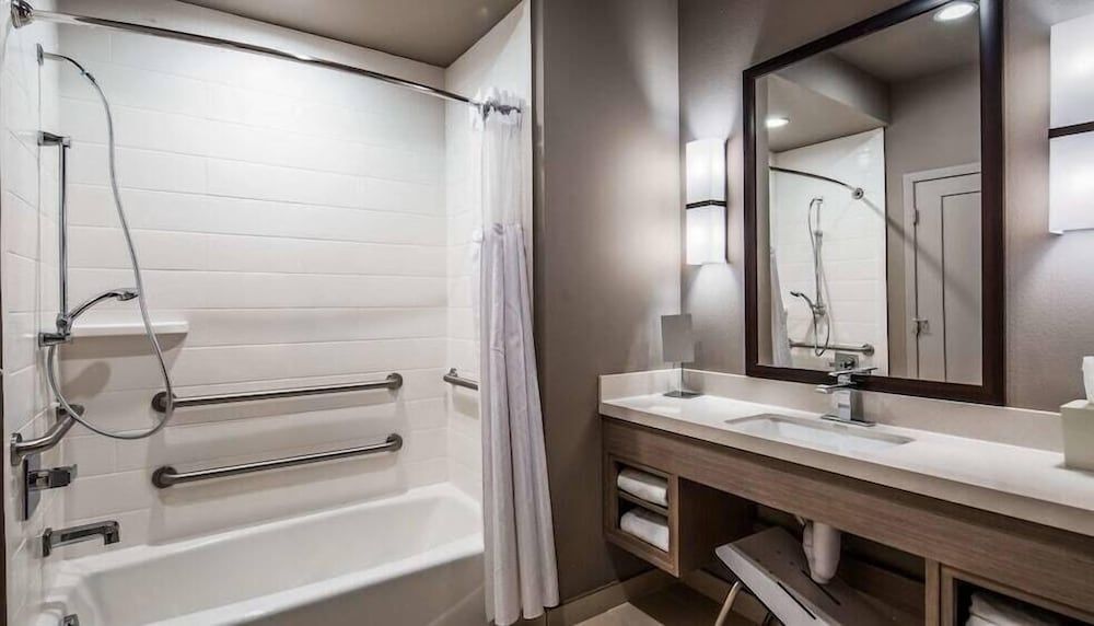 Wyndham Garden Katy Energy Corridor Suite, Multiple Beds, Mobility Accessible, Non Smoking (Hearing, Bathtub W/Grab Bars) 5