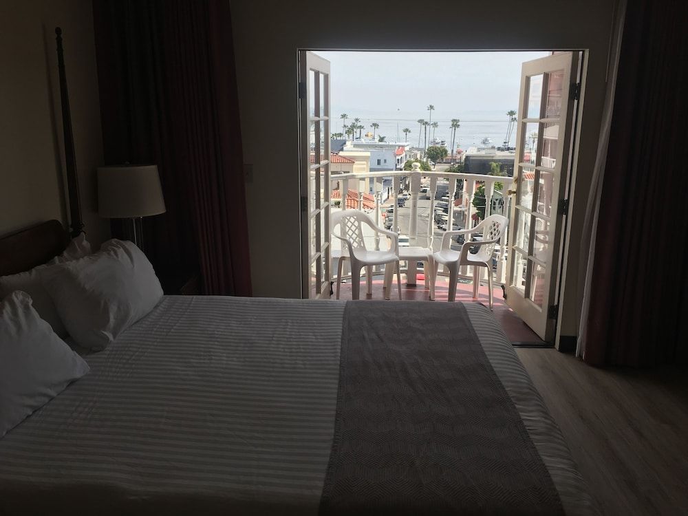 Standard Room, 1 King Bed, Balcony, Ocean View (8JM)