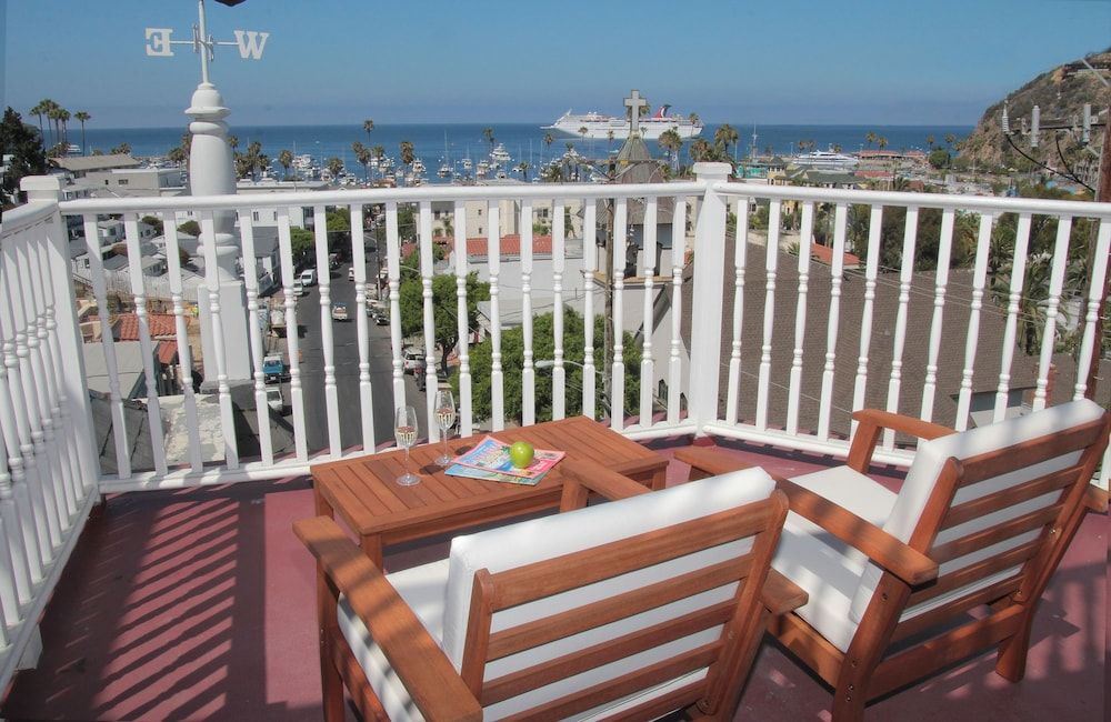 Standard Room, 1 King Bed, Ocean View ((7JB) Shared balcony)