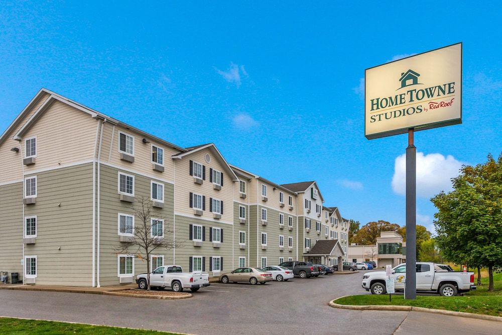 undefined HomeTowne Studios by Red Roof Columbus 5