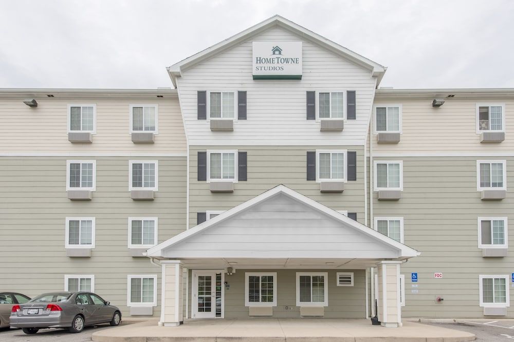 undefined HomeTowne Studios by Red Roof Columbus 6