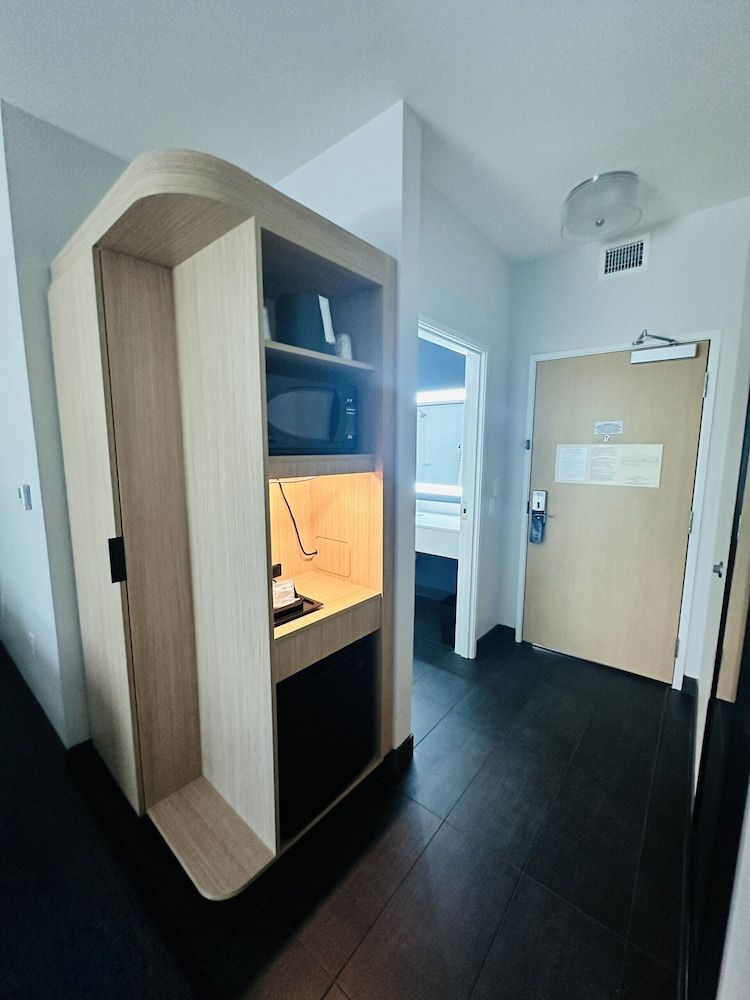 Fairfield Inn & Suites by Marriott Wichita Falls Northwest Room, 1 King Bed (Mobility/Hearing Access, Roll-In Shwr) 4