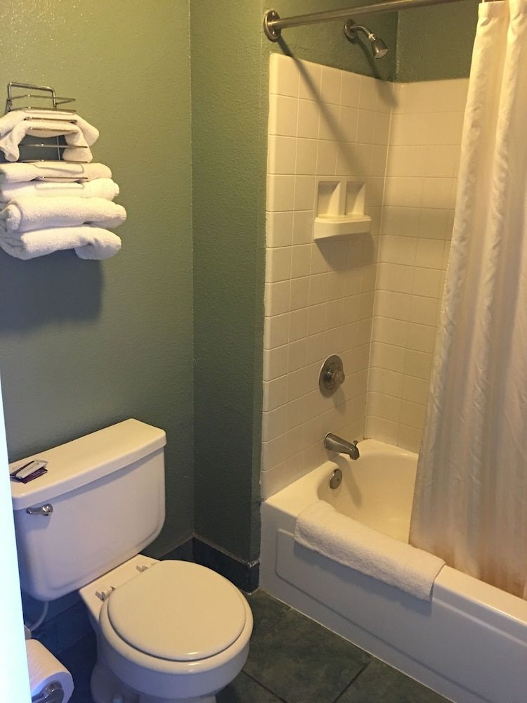 Applegate Inn Standard Double Room 6