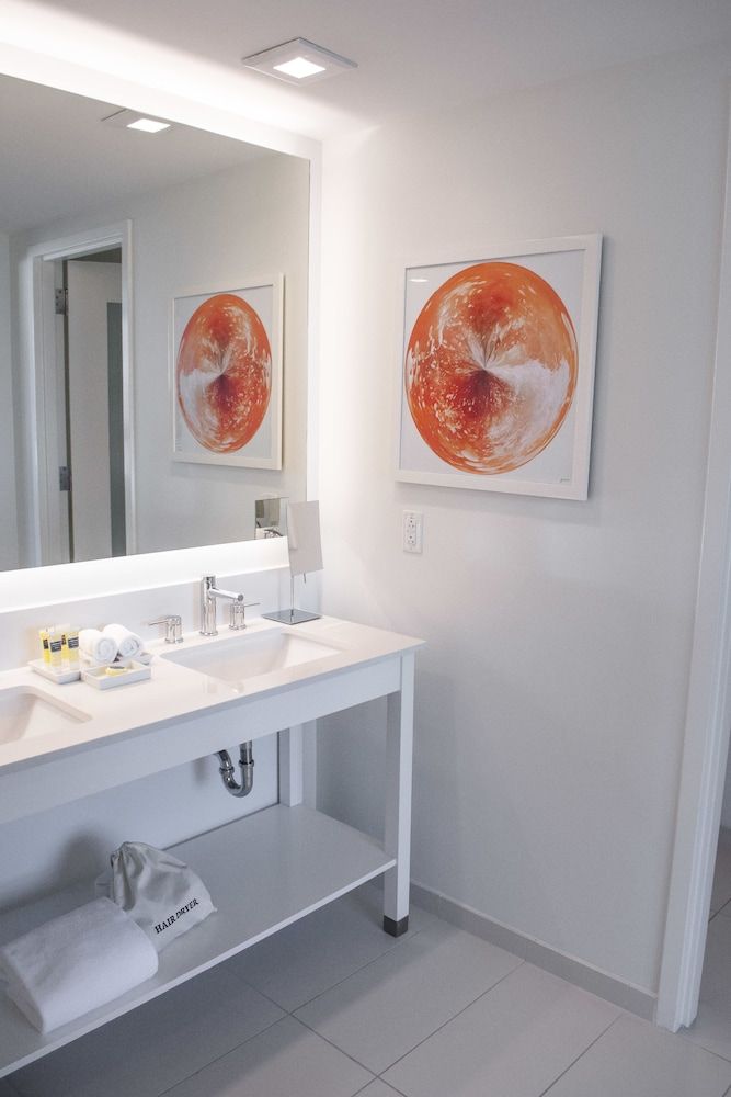 Unscripted Durham, Part of JDV by Hyatt Room, 1 King Bed (Interior) 5