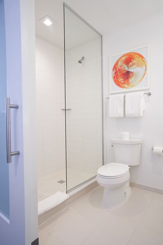 Unscripted Durham, Part of JDV by Hyatt Room, 1 King Bed (Interior) 3