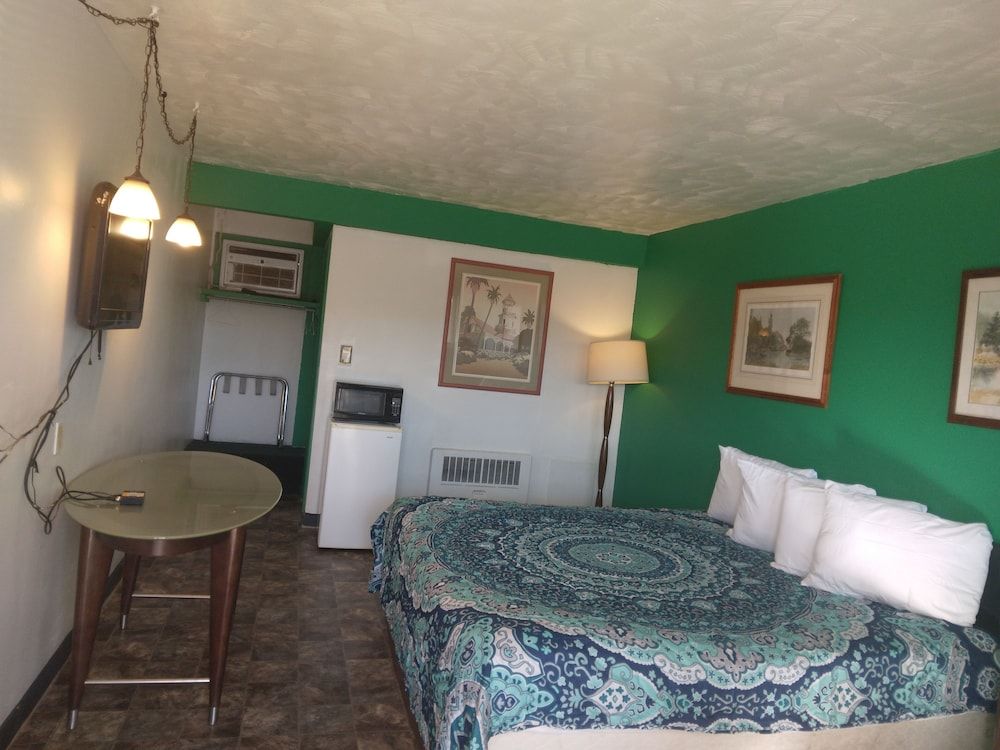 Capri Motel Single Room 7