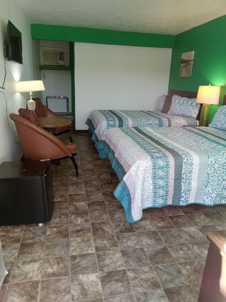 Capri Motel Double Room 11