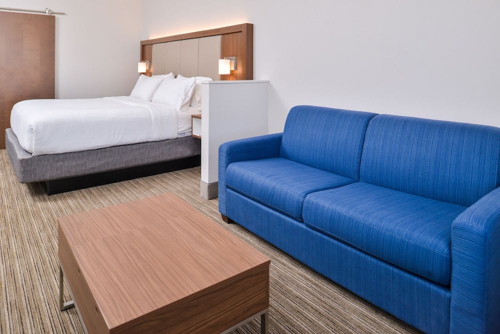 Standard Room, 1 King Bed, Accessible (Mobility, Roll-In Shower)