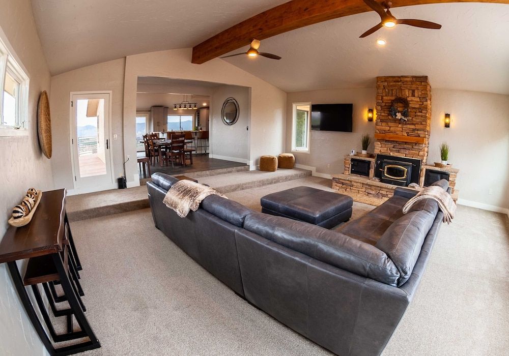 Royal Gorge Cabins Deluxe House 6