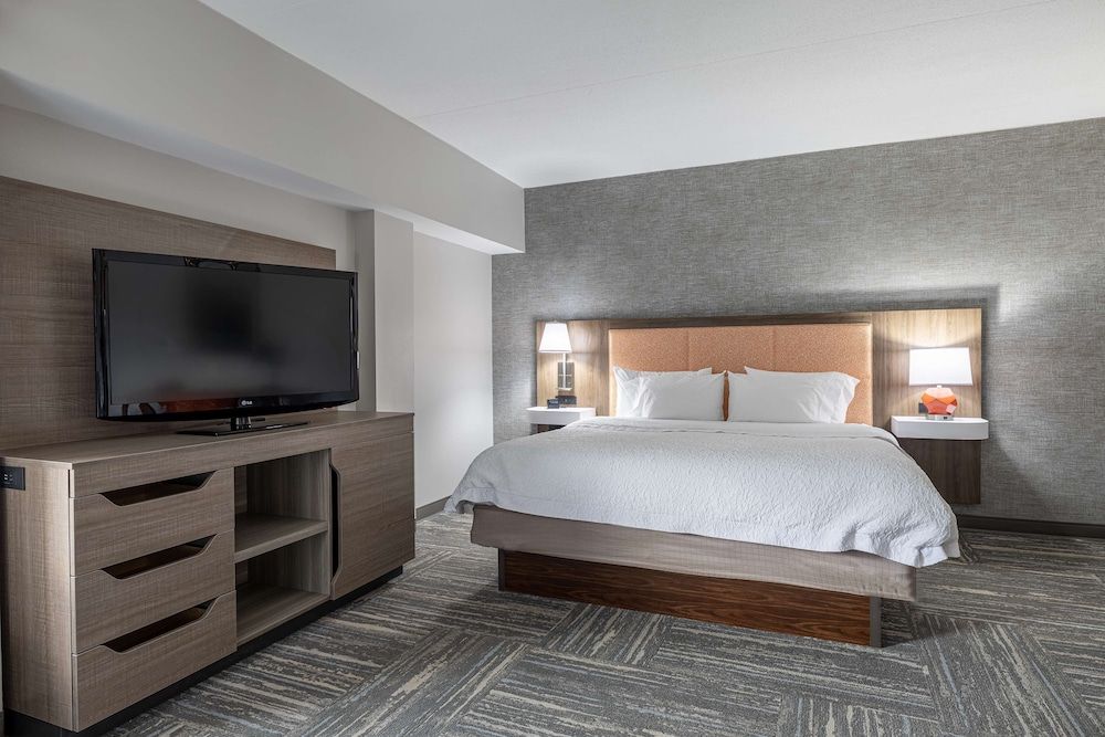 Room, 1 King Bed, Accessible, Bathtub