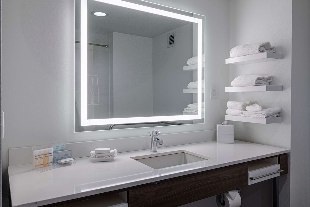 Suite, 2 Queen Beds, Accessible, Bathtub