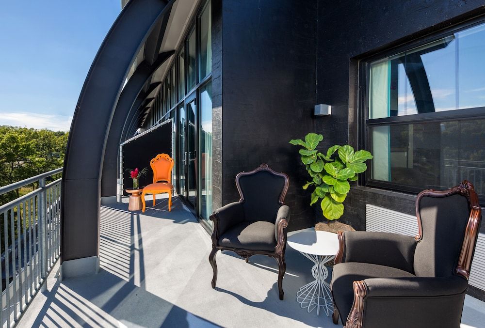 Room, 1 King Bed, Balcony