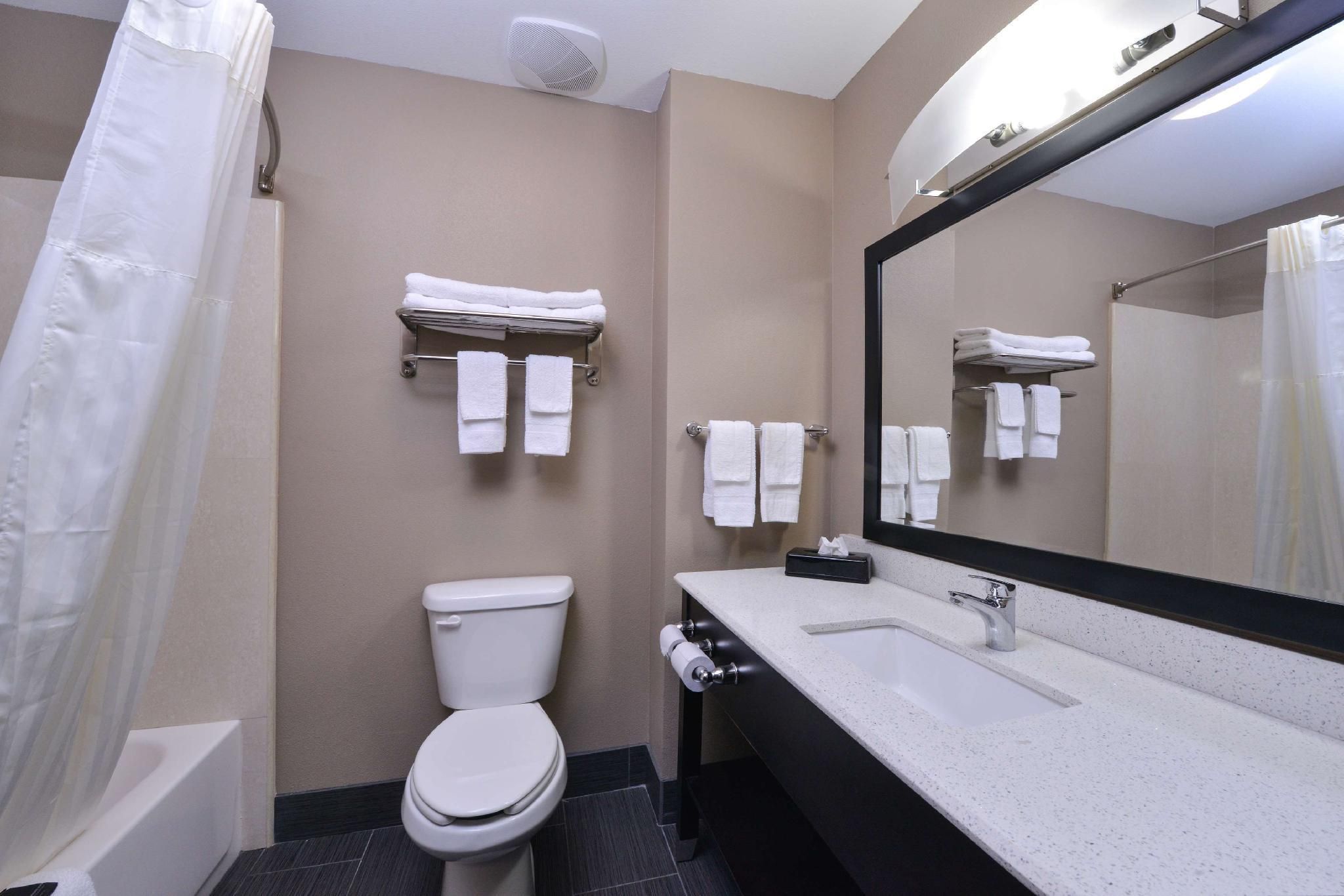 Americas Best Value Inn & Suites Southaven Memphis 1 King Bed Kitchenette Suite Non-Smoking 2