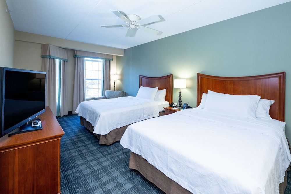 Suite, Multiple Beds, Accessible, Bathtub (Mobility & Hearing)